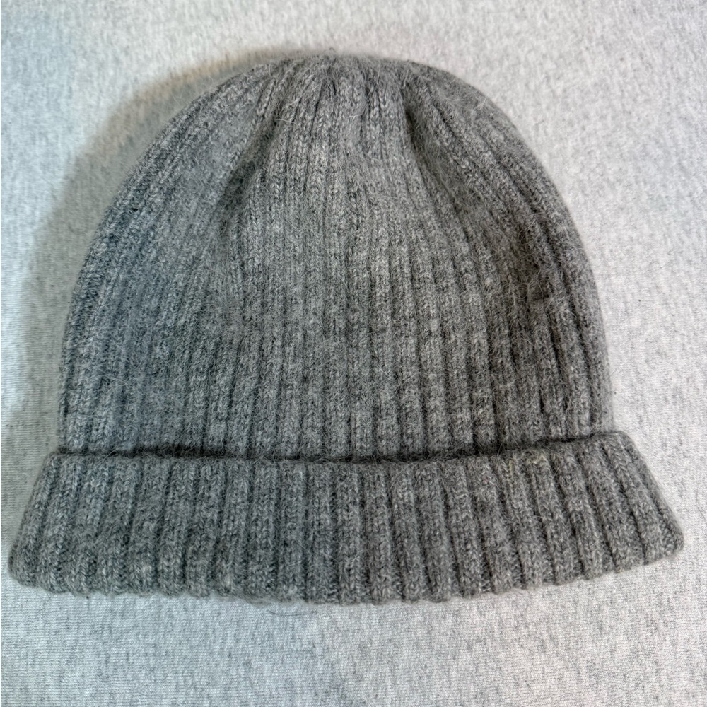Linda Richard’s New‎ York Grey Fur Beanie ❄️🖤